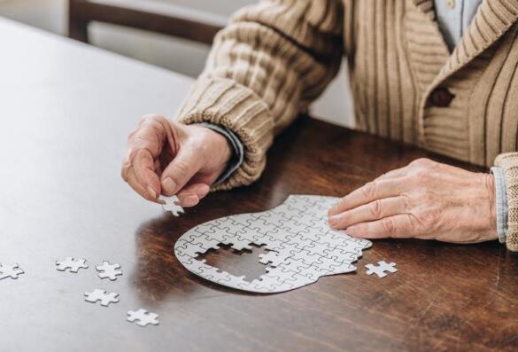 Cracking the Code of Senior Moments: Unraveling the Mystery of Age-Related Attention Deficit